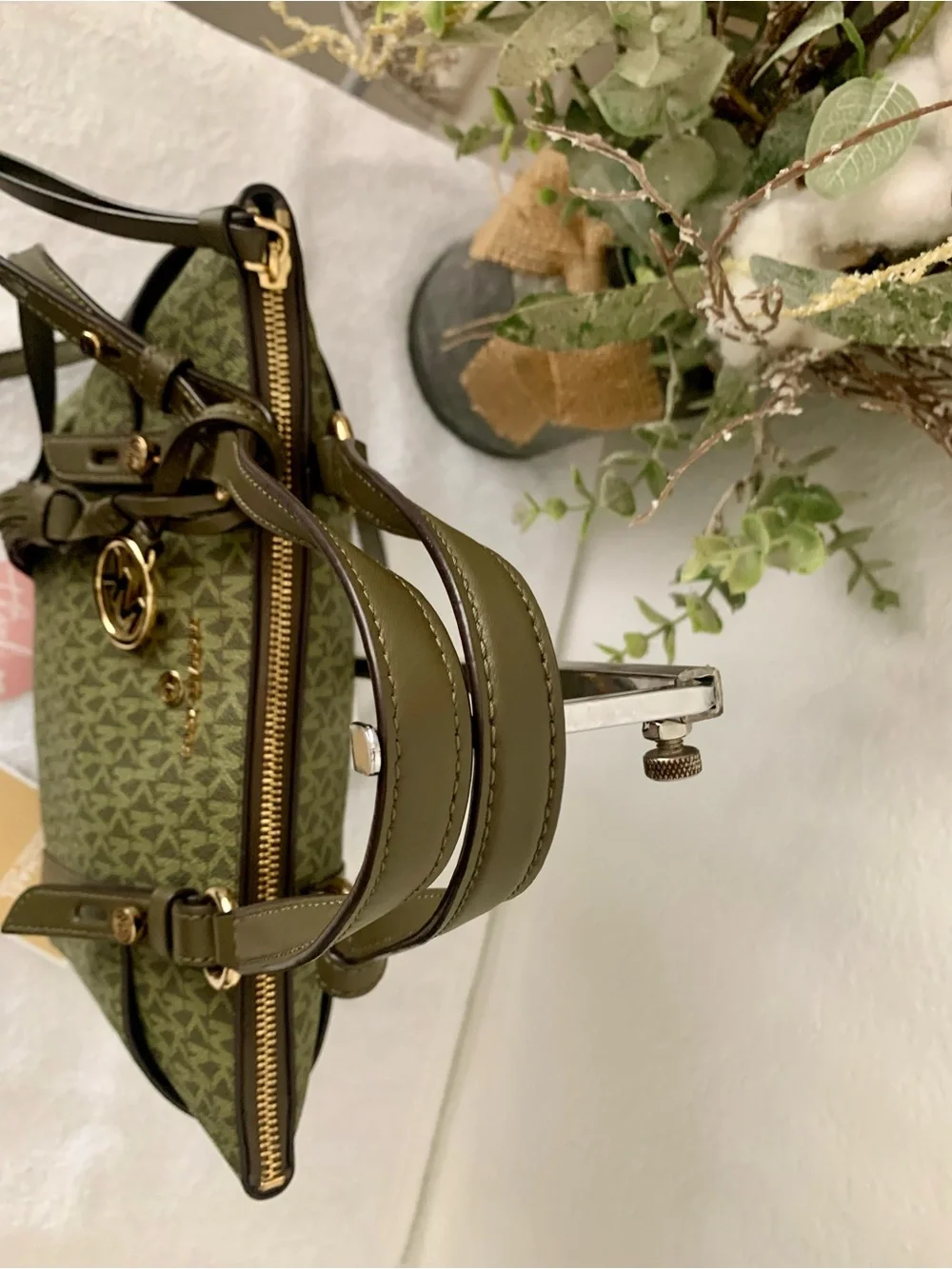 Michael Kors Olive Signature Sullivan
Convertible Tote Tote with Gold Hardware - Picture 7 of 10